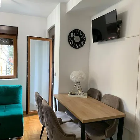 Brzzii Apartment
